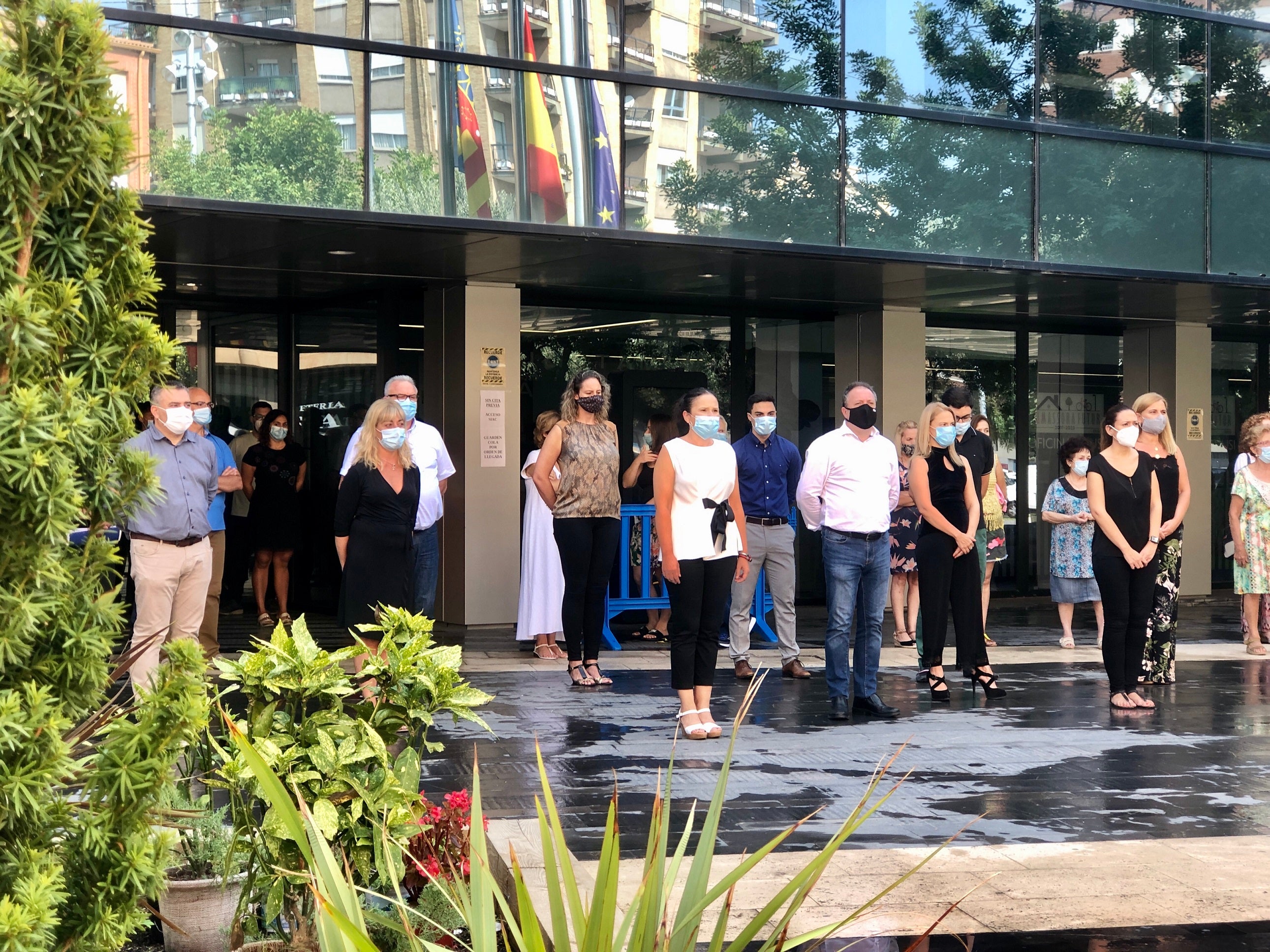 Almassora guarda un minuto de silencio para condenar el parricidio Almassora guarda un minuto de silencio para condenar el parricidio