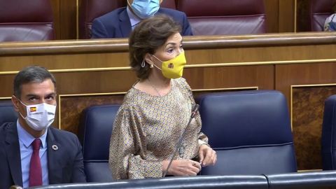 Tenso rifirrafe entre Espinosa de los Monteros y Carmen Calvo: "Hablo con usted porque estoy obligada legalmente"