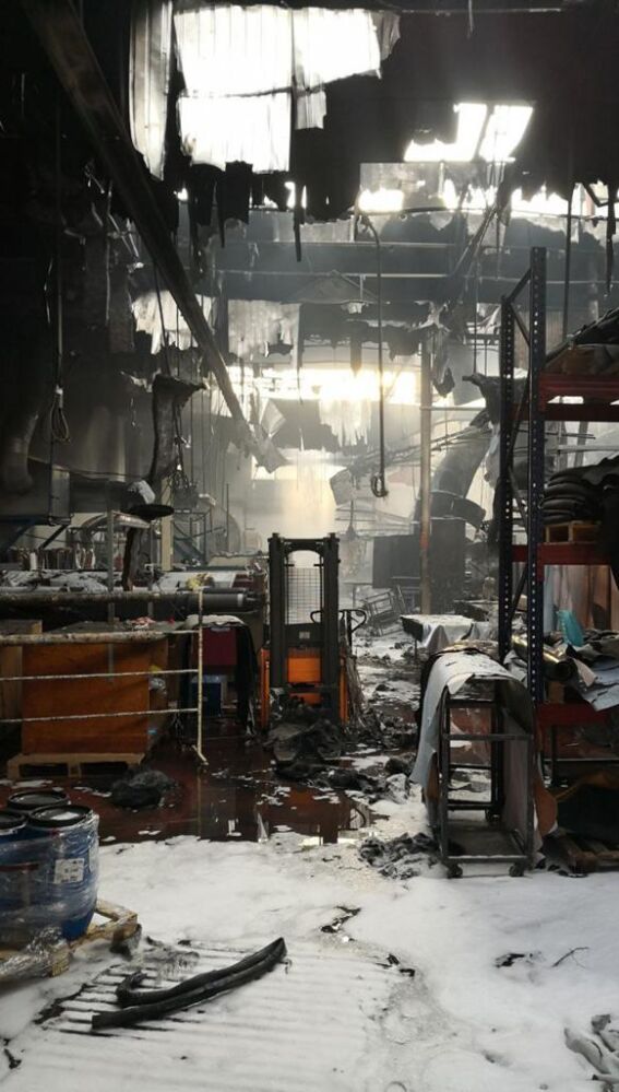 Fábrica de Elda incendiada.