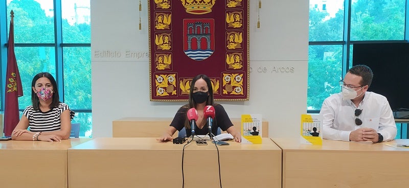 Los 'Relatos del Confinamiento' de Arcos ayudarán a Cruz Roja en su labor solidaria Los 'Relatos del Confinamiento' de Arcos ayudarán a Cruz Roja en su labor solidaria