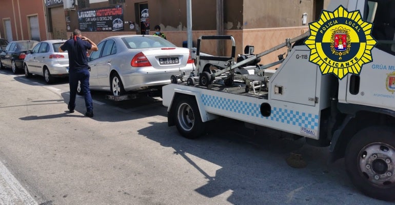 Detenido un conductor por llevar en su vehículo una matrícula falsificada Detenido un conductor por llevar en su vehículo una matrícula falsificada