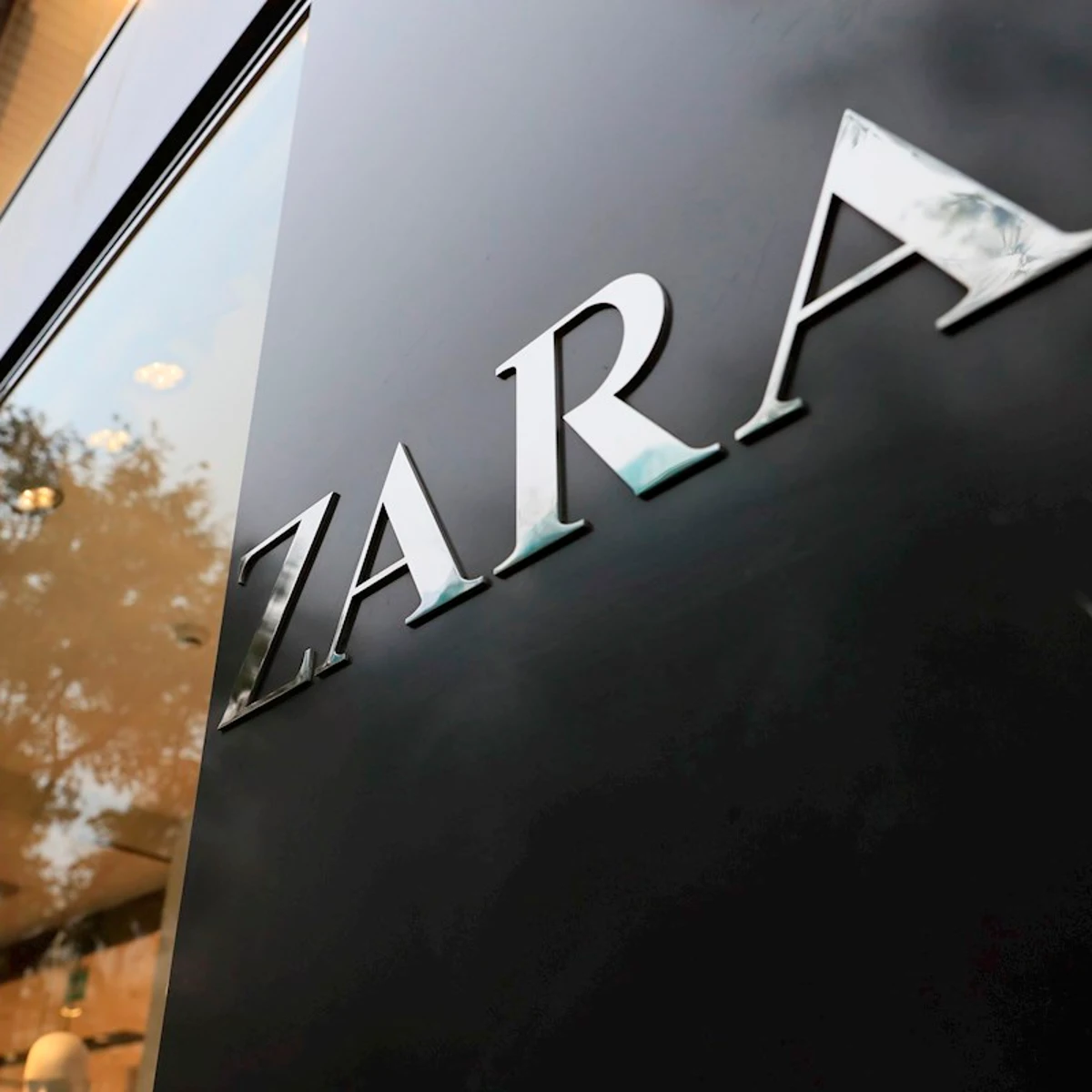 Zara empezará a vender ropa de segunda mano en su propia app - Ambas Manos