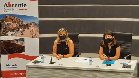 La vicealcaldesa y la Vicerpesidenta en la firma del convenio La vicealcaldesa y la Vicerpesidenta en la firma del convenio