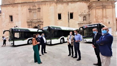 Nuevos autobuses h&iacute;bridos del transporte p&uacute;blico en Elche.
