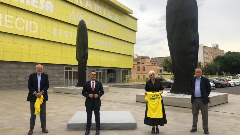 Hui S&uml;ha inaugurat l&acute;exposici&oacute; de dues peces en la pla&ccedil;a de l&acute;Estadi de la Cer&agrave;mica.