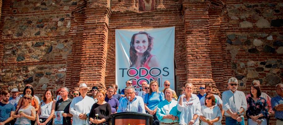 Vecinos de Monesterio en una acto tras la desaparición de Manuela Chavero Vecinos de Monesterio en una acto tras la desaparición de Manuela Chavero
