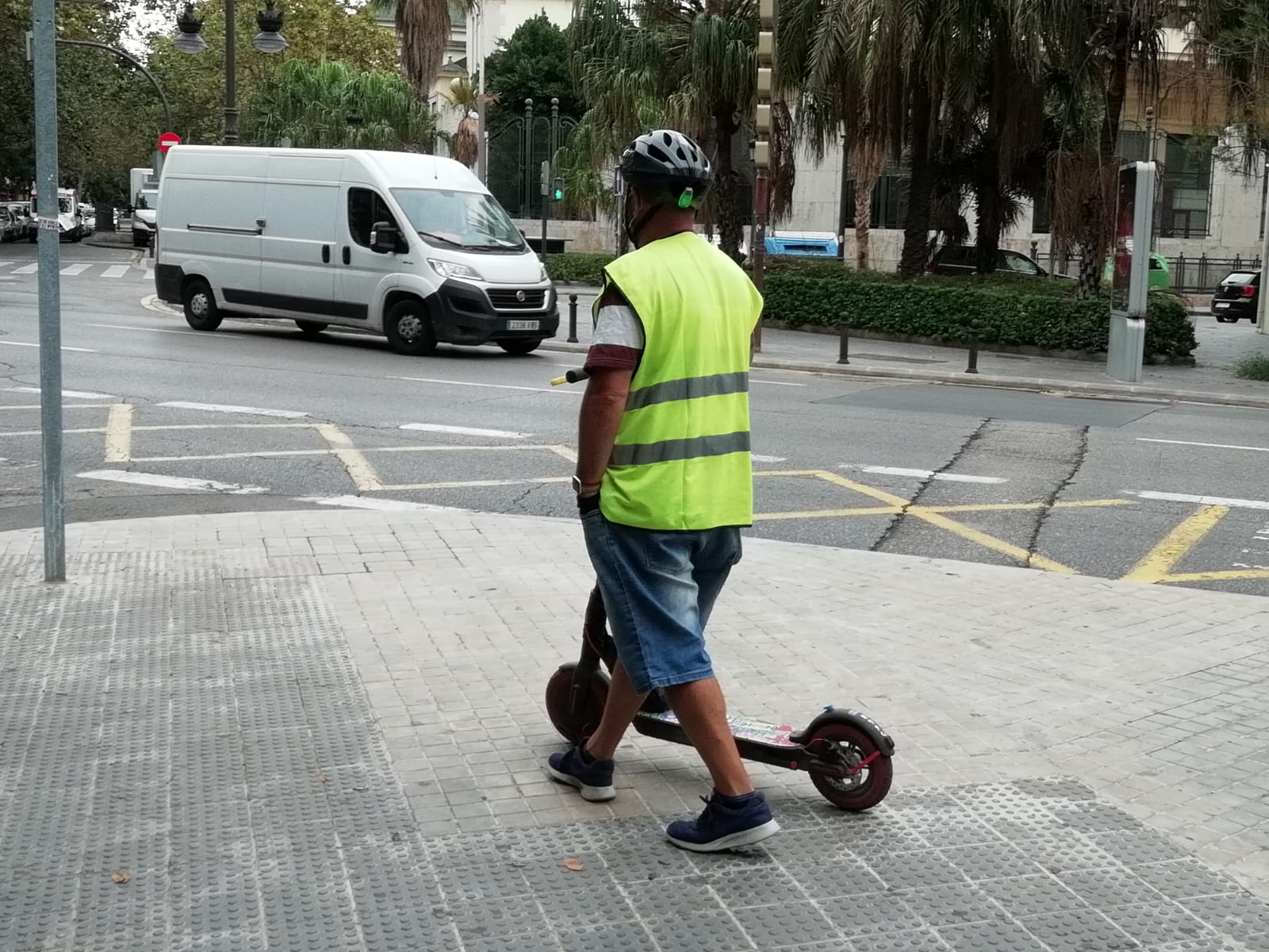 La nueva contrata de la grúa podrá retirar también patinetes mal aparcados La nueva contrata de la grúa podrá retirar también patinetes mal aparcados