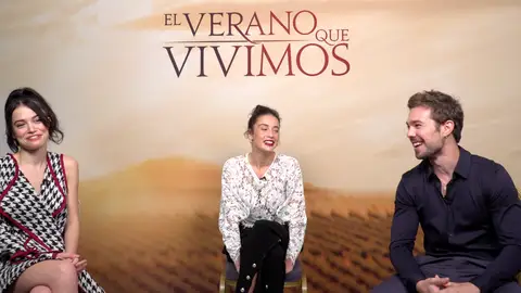 Guiomar Puerta (i), María Pedraza (c) y Carlos Cuevas (d), durante su entrevista con Kinótico por 'El verano que vivimos' FESTIVAL DE SAN SEBASTIÁN