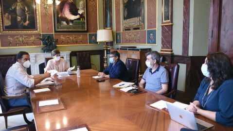 Reuni&oacute;n entre la Diputacion y representantes del Consejo General del Trabajo Social