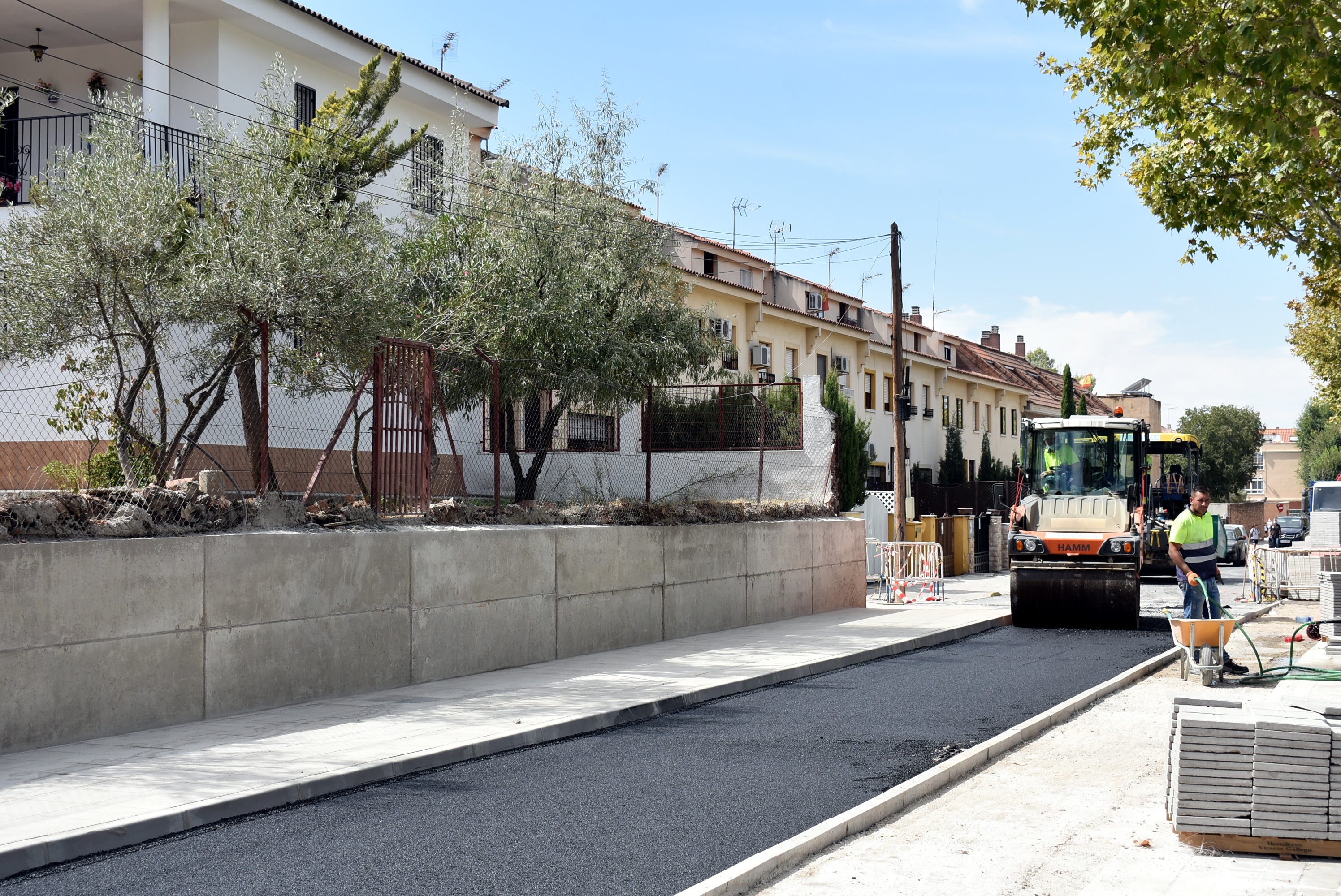 Las obras de adecuación de la vía de servicio de la carretera de Piedrabuena, en su fase final Las obras de adecuación de la vía de servicio de la carretera de Piedrabuena, en su fase final