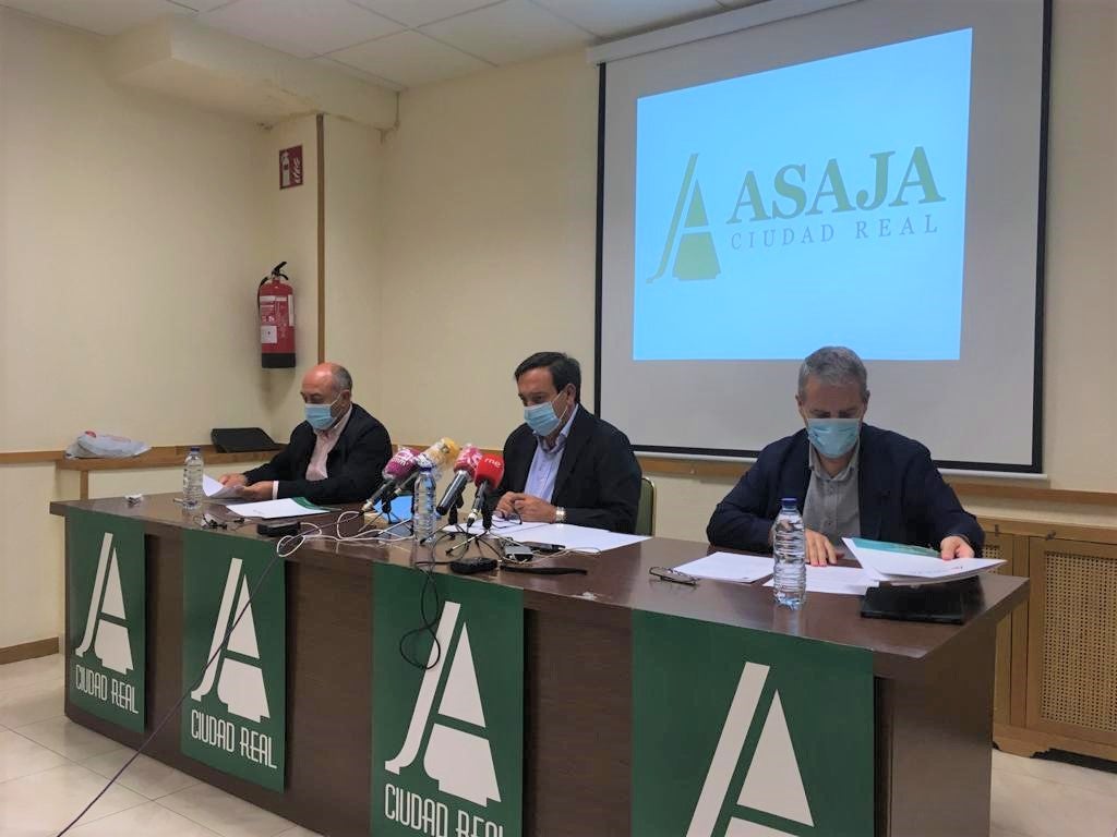 Asaja Ciudad Real satisfecha después de que la justicia le diera la razón respaldando el convenio colectivo del campo Asaja Ciudad Real satisfecha después de que la justicia le diera la razón respaldando el convenio colectivo del campo