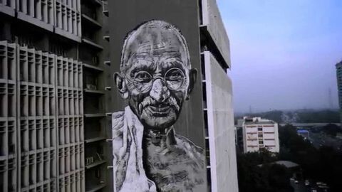 La celebraci&oacute;n del D&iacute;a Internacional de la No Violencia coincide con el nacimiento de uno de los l&iacute;deres de la lucha pacifista: Mahatma Gandhi, que pas&oacute; de ser un estudiante de Derecho a lograr la independencia de su pueblo frente a las colonias brit&aacute;nicas.