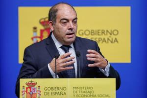 Los autónomos piden certidumbre en el panorama político, y que las ayudas de 11 mil millones de euros anunciadas hoy por el Gobierno se pongan en marcha cuanto antes. Los autónomos piden certidumbre en el panorama político, y que las ayudas de 11 mil millones de euros anunciadas hoy por el Gobierno se pongan en marcha cuanto antes.