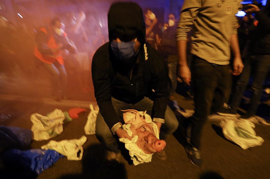 La Fiscalía pide hasta 27 años de prisión por terrorismo para los 12 CDR que serán beneficiados por la amnistía La Fiscalía pide hasta 27 años de prisión por terrorismo para los 12 CDR que serán beneficiados por la amnistía