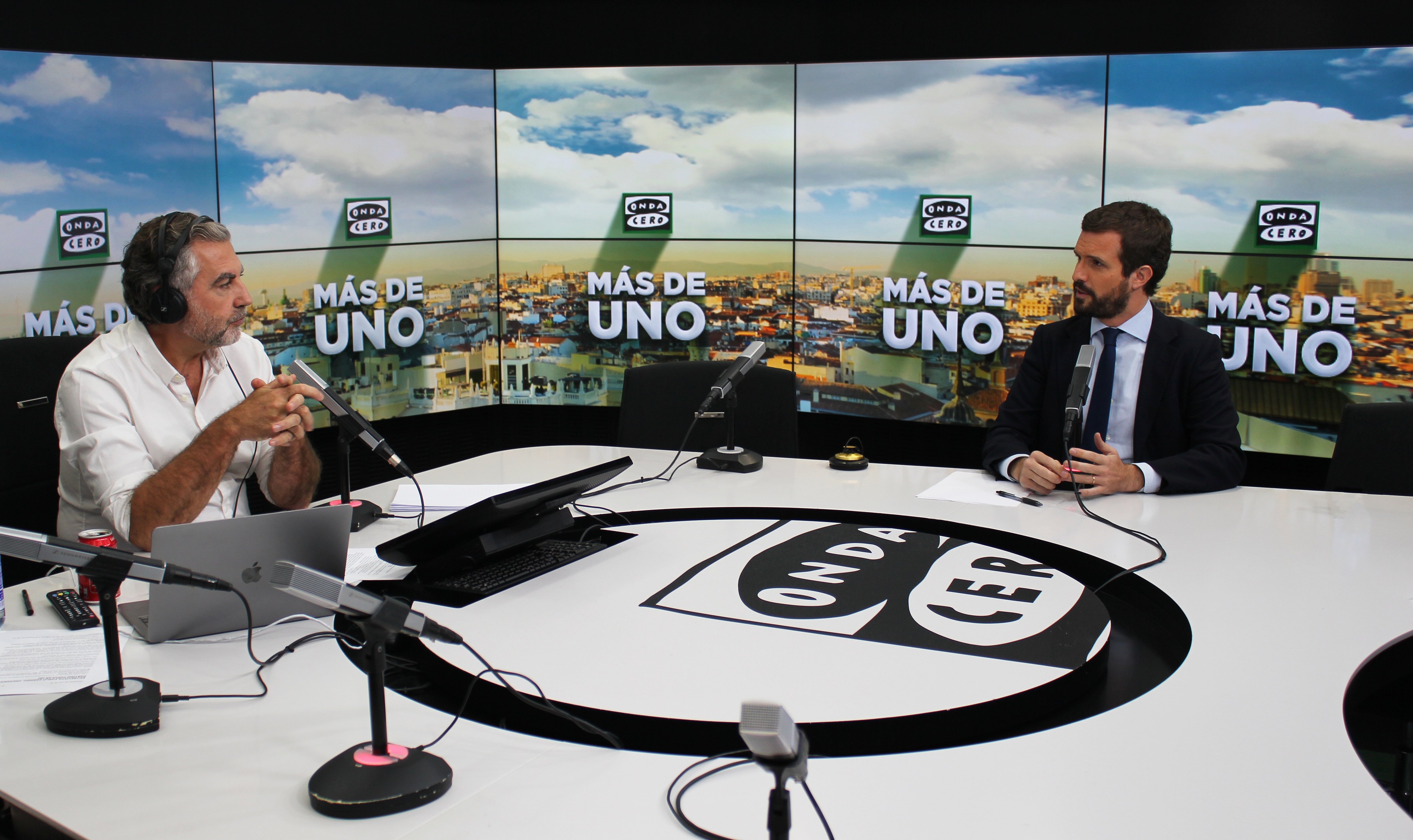 Pablo Casado asegura que Sánchez "demuestra complicidad y cobardía" al no defender al Rey Pablo Casado asegura que Sánchez "demuestra complicidad y cobardía" al no defender al Rey