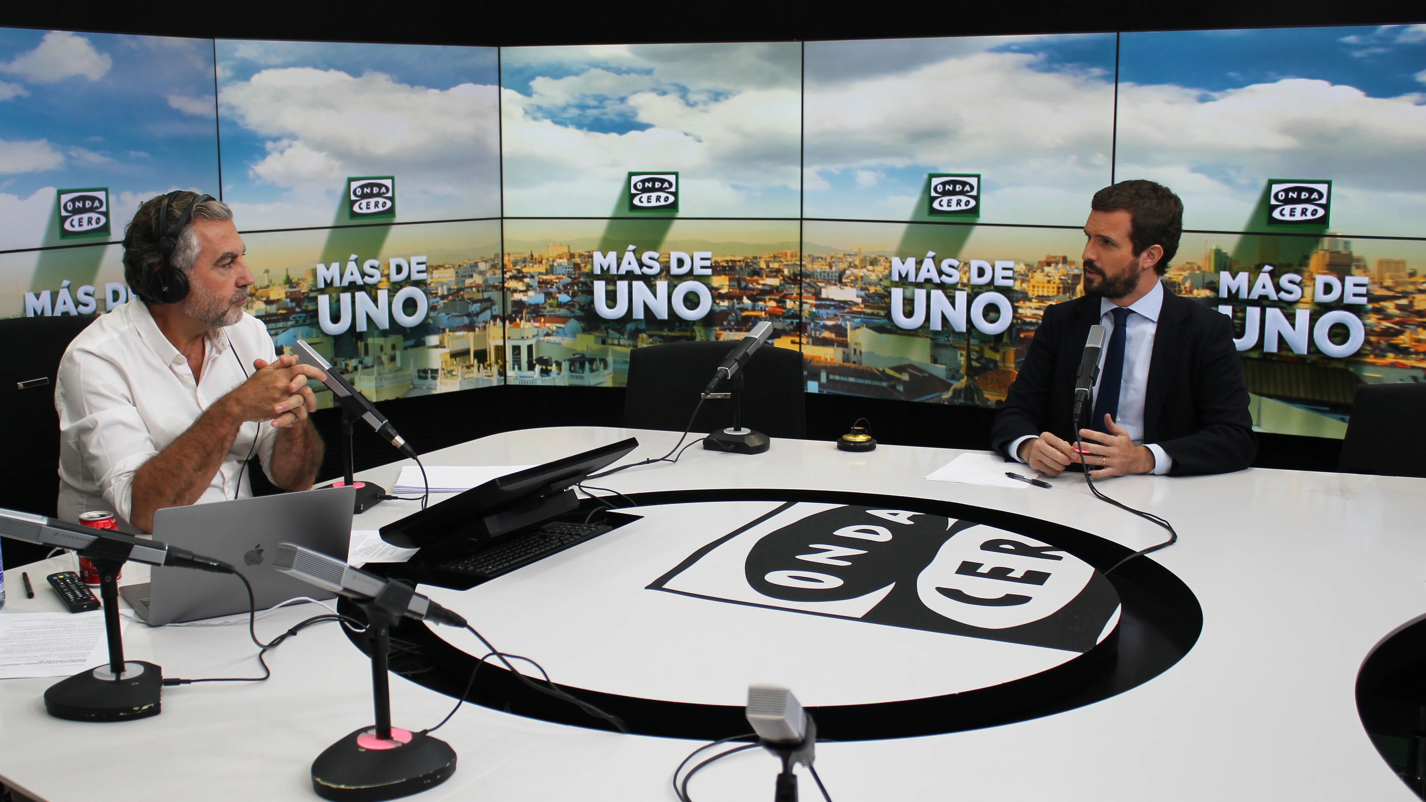 Carlos Alsina y Pablo Casado, en M&aacute;s de uno