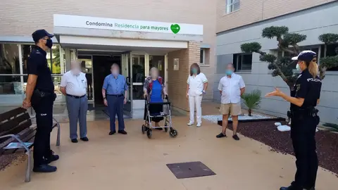 La Policía instruye a potenciales víctimas de estafas La Policía instruye a potenciales víctimas de estafas