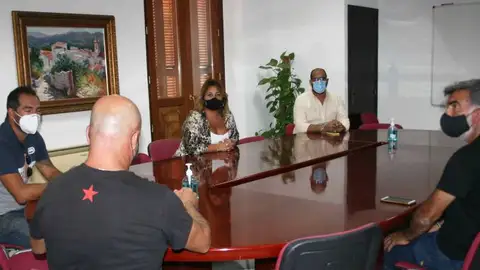 Instantes de una reunión entre el CTM y el Ayuntamiento de Puerto Real Instantes de una reunión entre el CTM y el Ayuntamiento de Puerto Real