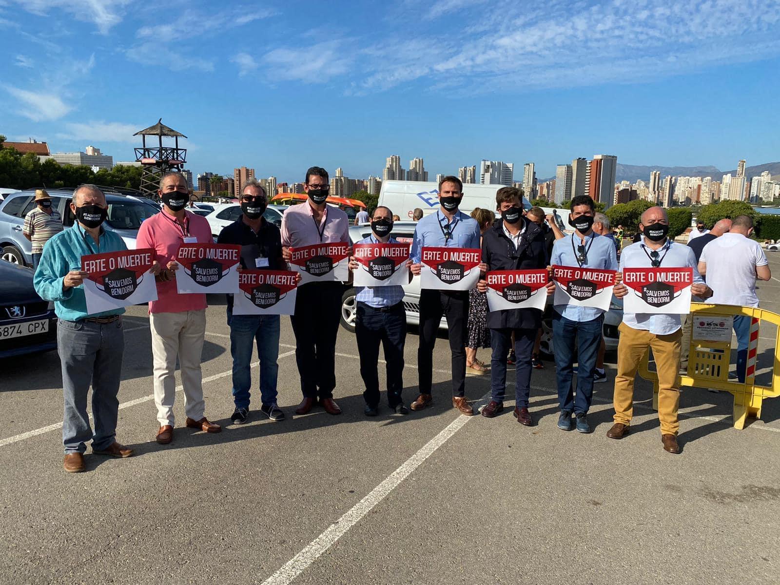 600 vehículos participan en la caravana ERTE o Muerte convocada por el empresariado de Benidorm 600 vehículos participan en la caravana ERTE o Muerte convocada por el empresariado de Benidorm