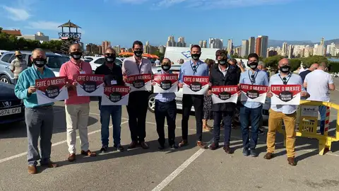 Empresarios turísticos de Benidorm piden su inclusión en la prórroga de los ERTES Manifestación ERTE o Muerte