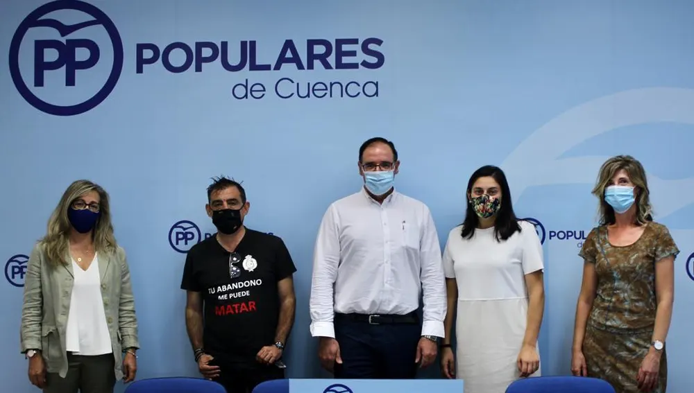 Reunión de la asociación con el presidente del PP de Cuenca, Benjamín Prieto y la diputada nacional Beatriz Jiménez Reunión de la asociación con el presidente del PP de Cuenca, Benjamín Prieto y la diputada nacional Beatriz Jiménez