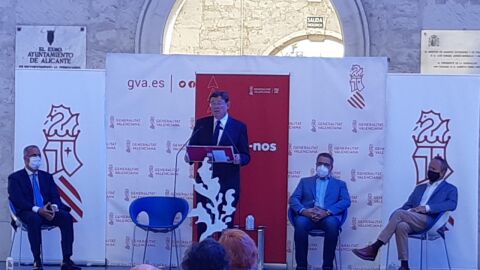 Ximo Puig en la presentación en Alicante de "Alcem-nos" Ximo Puig en la presentación en Alicante de "Alcem-nos"