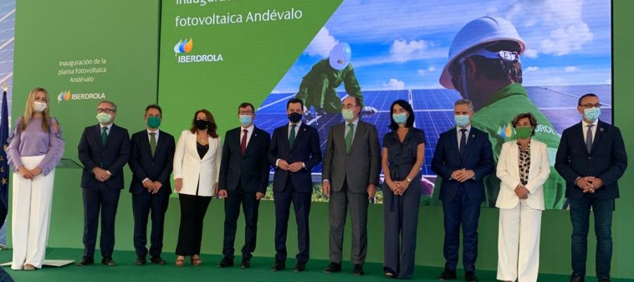 Autoridades en inauguración planta fotovoltaica Andévalo Autoridades en inauguración planta fotovoltaica Andévalo