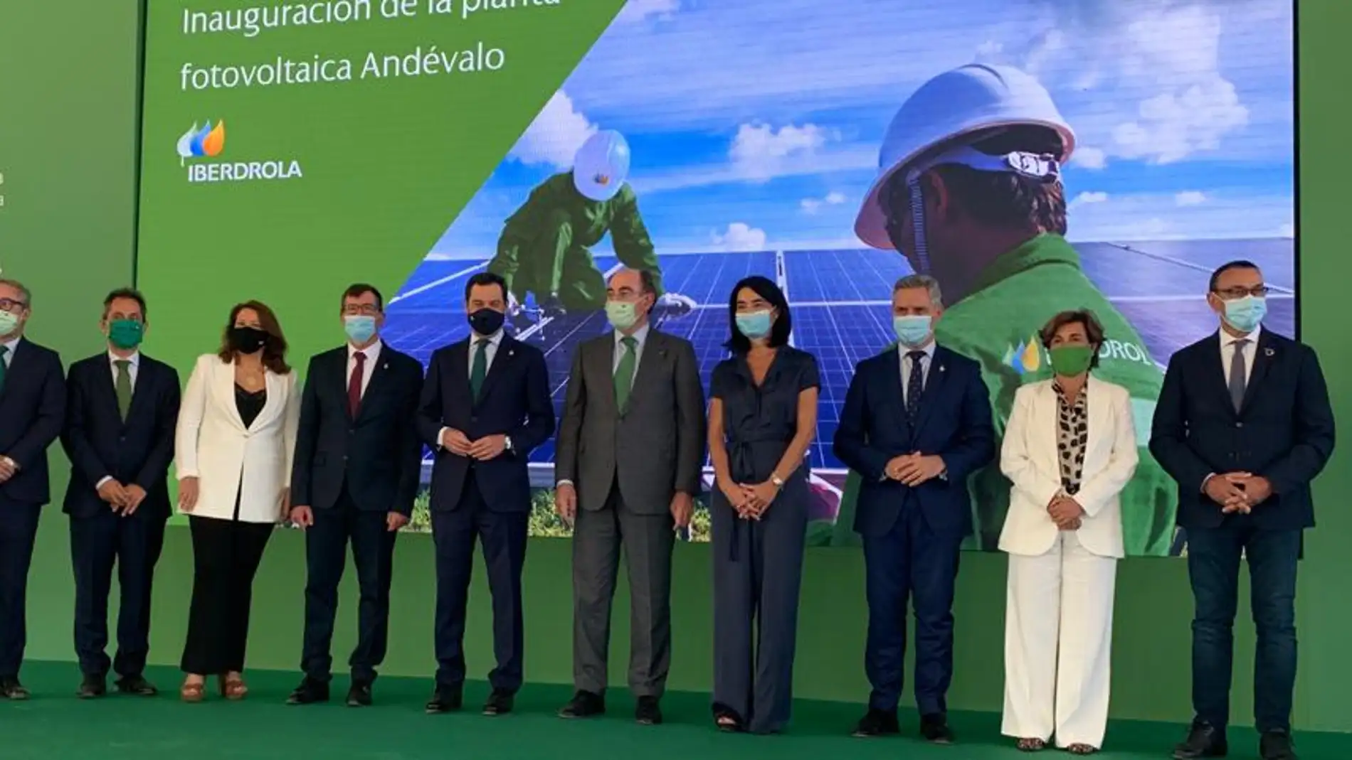 Autoridades en inauguración planta fotovoltaica Andévalo