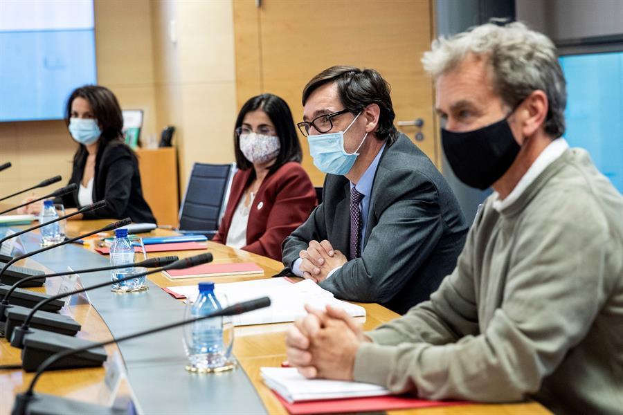 Gobierno y comunidades autónomas aplazan la decisión final sobre el toque de queda Gobierno y comunidades autónomas aplazan la decisión final sobre el toque de queda