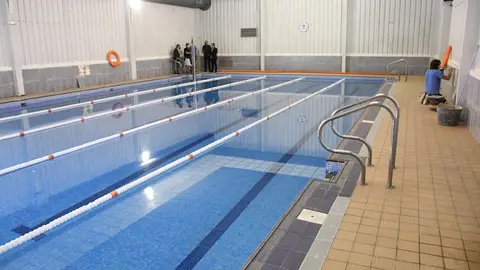 L´alcalde Benlloch ha visitat la pisicina Aigua-Salud que entra demà en funcionament. Aquesta infraestructura es converteix en el centre de referència de les activitats de salut i teràpies aquàtiques.