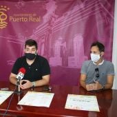 Instantes de la presentación de la exposición en el Ayuntamiento