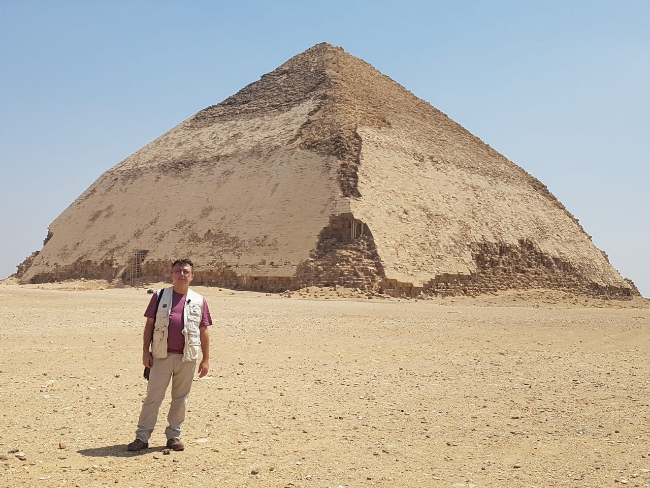 Juan Adrada accede a la pirámide romboidal de Egipto y descubre un secreto increible Juan Adrada accede a la pirámide romboidal de Egipto y descubre un secreto increible