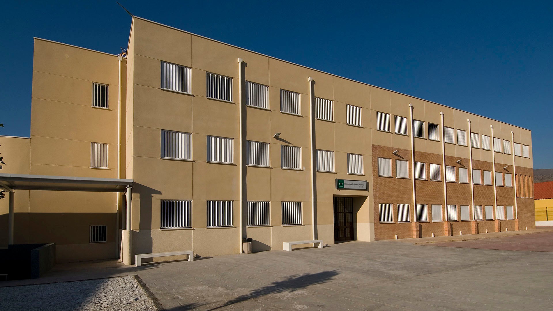 "Seis niños sin clases de Canto por medio profesor" "Seis niños sin clases de Canto por medio profesor"