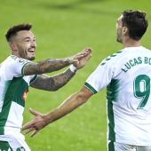Josan Ferrández y Lucas Boyé celebran el primer gol de la temporada del Elche CF.