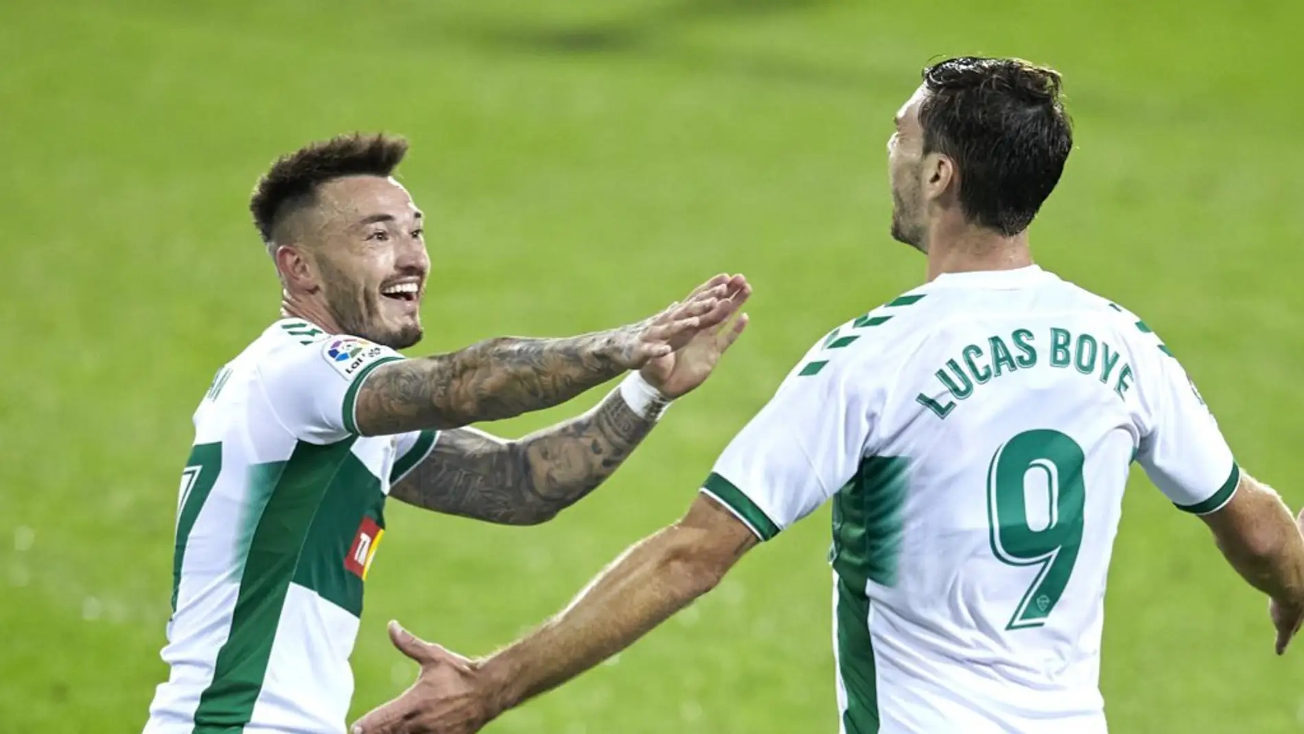 Josan Ferrández y Lucas Boyé celebran el primer gol de la temporada del Elche CF.