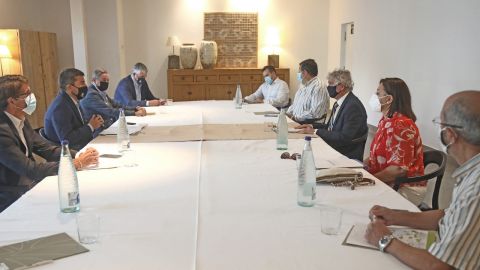 Reuni&oacute;n de Carlos Maz&oacute;n, presidente de la Diputaci&oacute;n de Alicante, con AESEC.