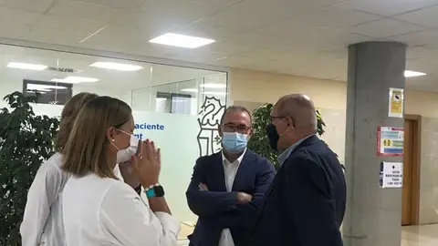 José Ramón González con los responsables del área de salud del Hospital de Sant Joan José Ramón González con los responsables del área de salud del Hospital de Sant Joan