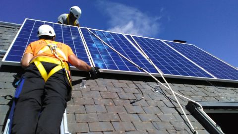 Proceso de instalaci&oacute;n de placas solares