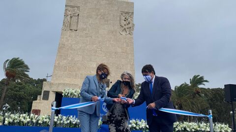 Corte de cinta en la inauguraci&oacute;n del Monumento a la Fe Descubridora