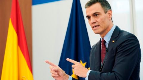 El presidente del Gobierno, Pedro Sánchez, interviene este viernes en rueda de prensa tras la cumbre extraordinaria de la UE celebrada en Bruselas, Bélgica