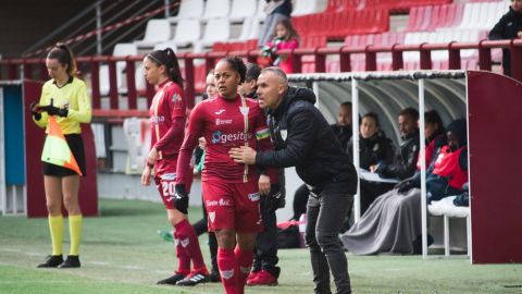 Entrenador y jugadora EDF Logro&ntilde;o