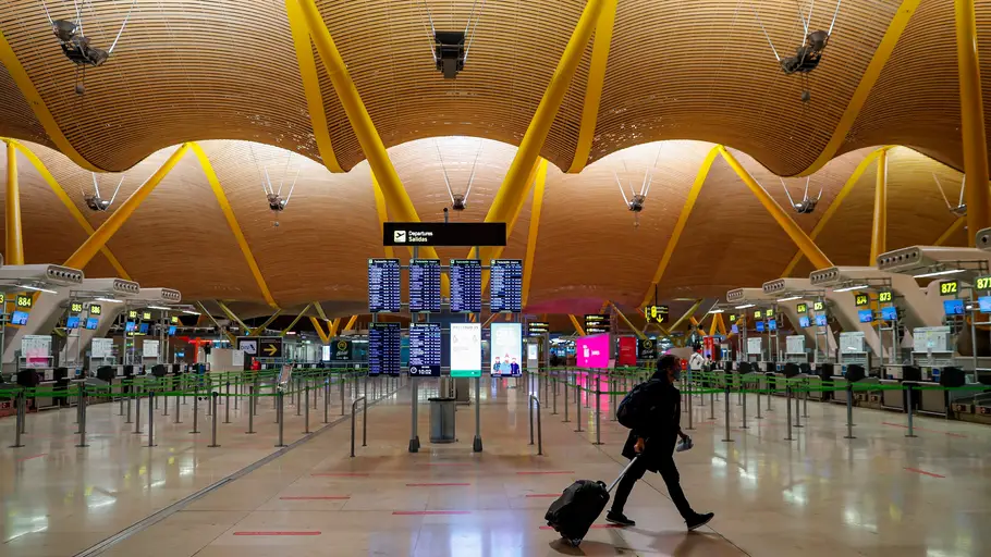 La terminal T4 del aeropuerto de Barajas en Madrid La terminal T4 del aeropuerto de Barajas en Madrid