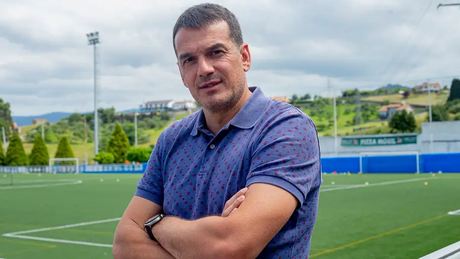 Esteban, portero del Real Oviedo. Esteban, portero del Real Oviedo.