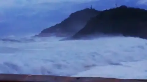 Fuerte oleaje y vientos de hasta 100 kilómetros hora: llega la borrasca 'Alex' a San Sebastián Fuerte oleaje y vientos de hasta 100 kilómetros hora: llega la borrasca 'Alex' a San Sebastián