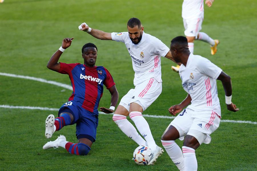 Levante 0-2 Real Madrid. Vinicius y Benzema dan la victoria al Real Madrid ante el Levante Levante 0-2 Real Madrid. Vinicius y Benzema dan la victoria al Real Madrid ante el Levante