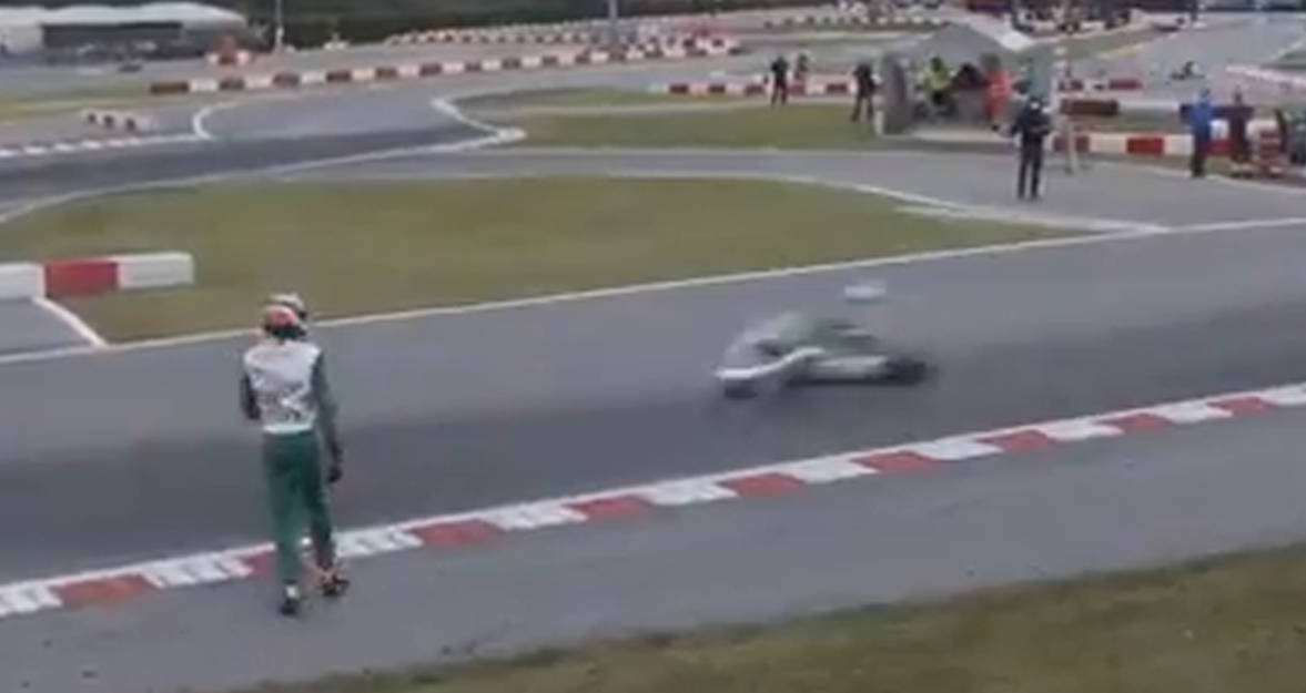 La Locura del Mundial de Karting: Corberi golpea a Paolo Ippolito por un incidente La Locura del Mundial de Karting: Corberi golpea a Paolo Ippolito por un incidente