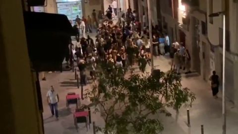 Contin&uacute;an las fiestas e imprudencias en Espa&ntilde;a en plena segunda ola de coronavirus: "Unos botellones que flipas"