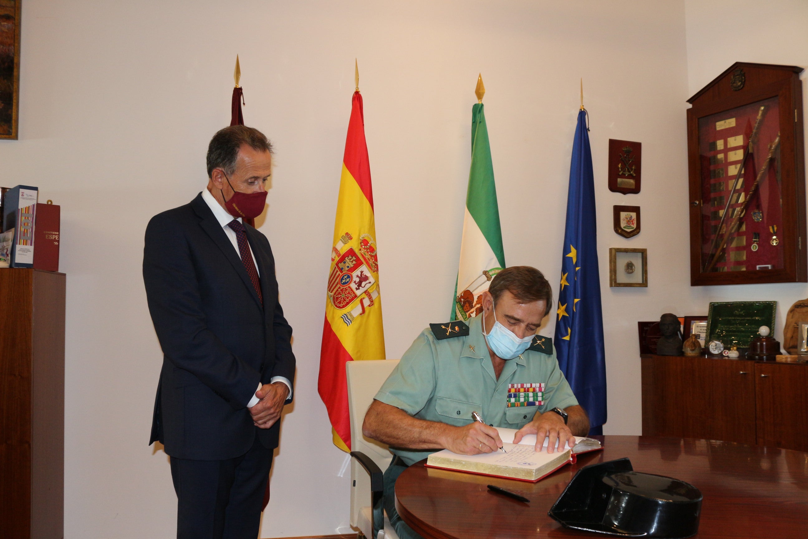 El general de la Guardia Civil en Andalucía, Ceuta y Melilla rinde visita institucional al Ayuntamiento de Chiclana El general de la Guardia Civil en Andalucía, Ceuta y Melilla rinde visita institucional al Ayuntamiento de Chiclana