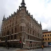 Vista del edificio Botines de León, obra del arquitecto Antonio Gaudí, durante el estado de alarma. Vista del edificio Botines de León, obra del arquitecto Antonio Gaudí, durante el estado de alarma.
