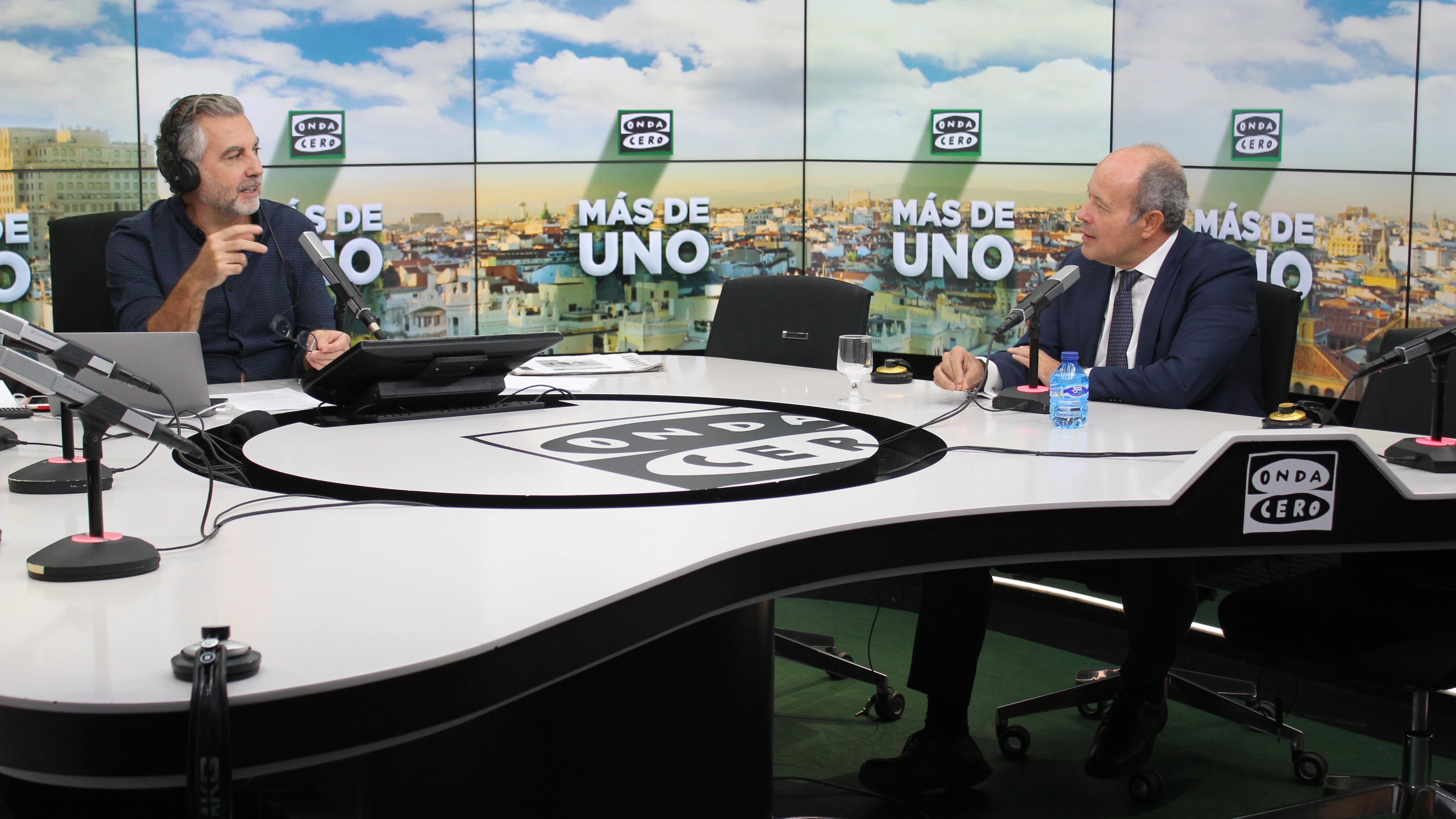 El ministro de Justicia, ,Juan Carlos Campo, durante la entrevista que ha tenido en M&aacute;s de uno de Onda Cero con Carlos Alsina